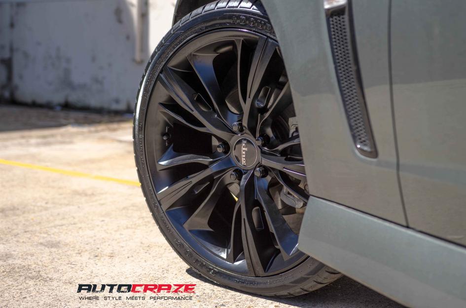 HOLDEN-COMMODORE-KAPTIVE-SATIN-BLACK