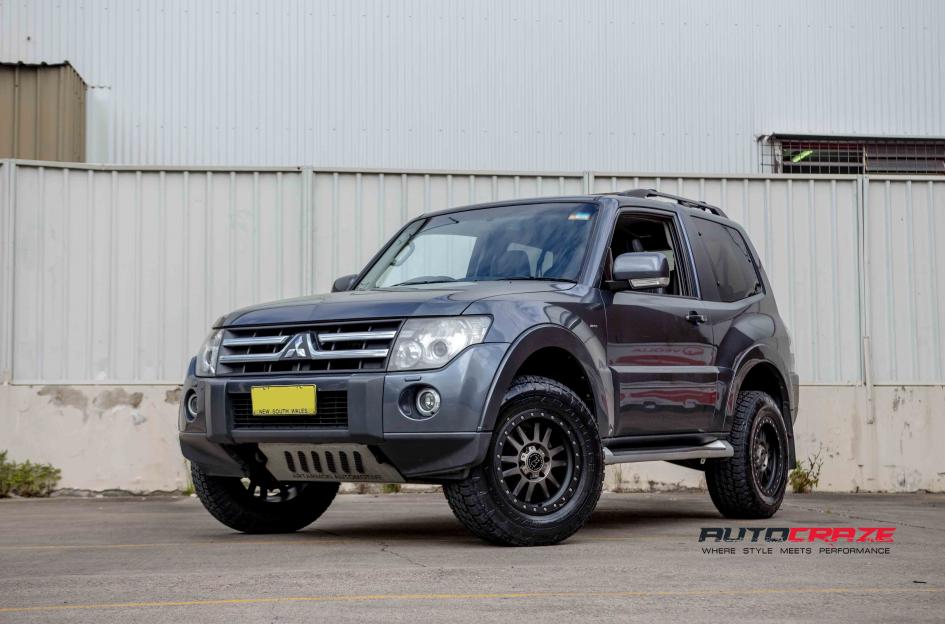 MITSUBISHI PAJERO TANAY MATTE BLACK MACHINED FACE WITH DARK MATTE TINT