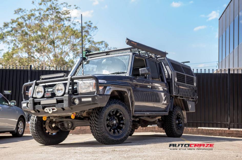 TOYOTA LANDCRUSIER VAPOR MATTE BLACK