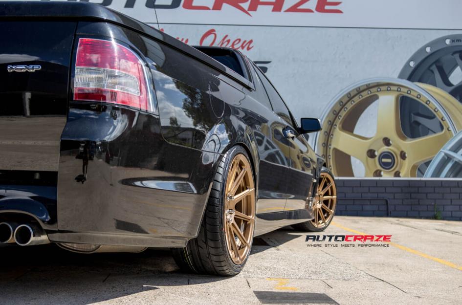 HOLDEN-COMMODORE-SF04-MATTE-BLACK
