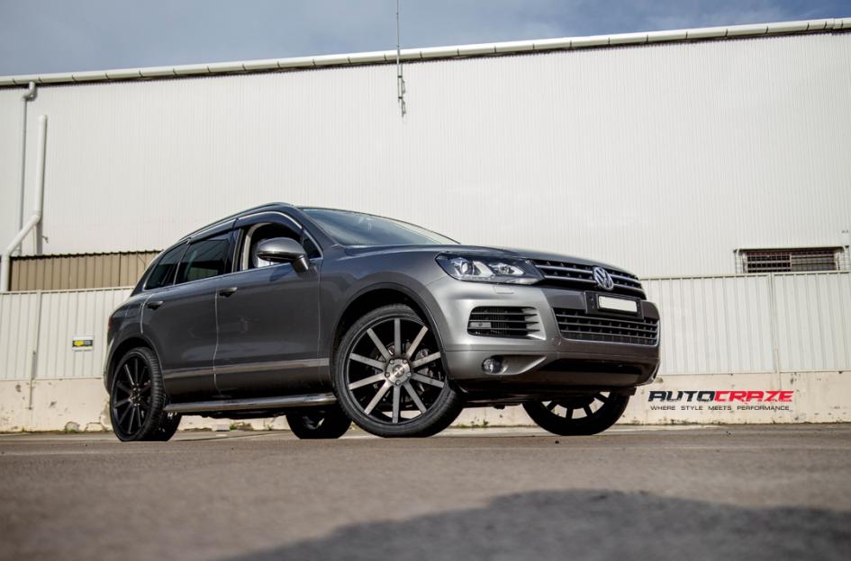 VOLKSWAGEN TOUAREG SHOT CALLA BLACK AND MACHINED WITH DARK TINT
