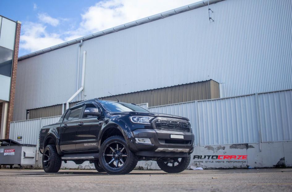 FORD RANGER COUPLER BLACK MACHINED WITH DARK TINT