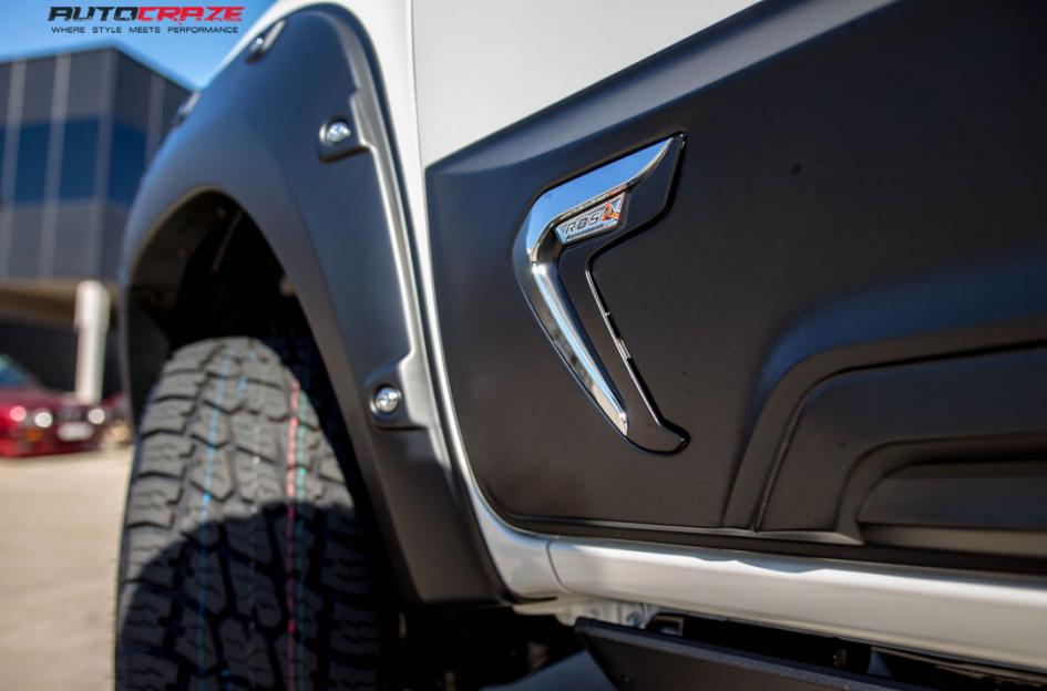 TOYOTA HILUX N80 4WD GD01 BLACK WITH CHROME INSERTS