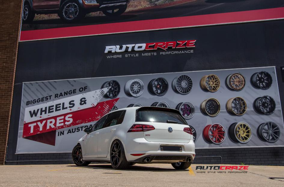 VOLKSWAGEN GOLF SF06 SATIN BLACK