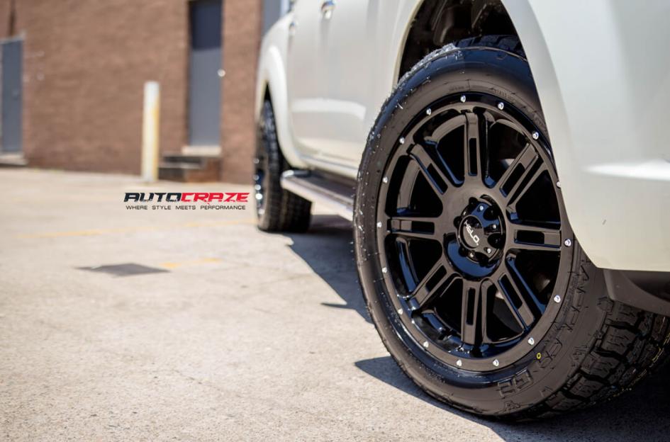 NISSAN NAVARA HE900 GLOSS BLACK