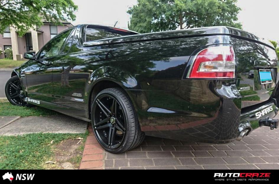 HOLDEN-COMMODORE-DICTATOR-MATTE-BLACK-2