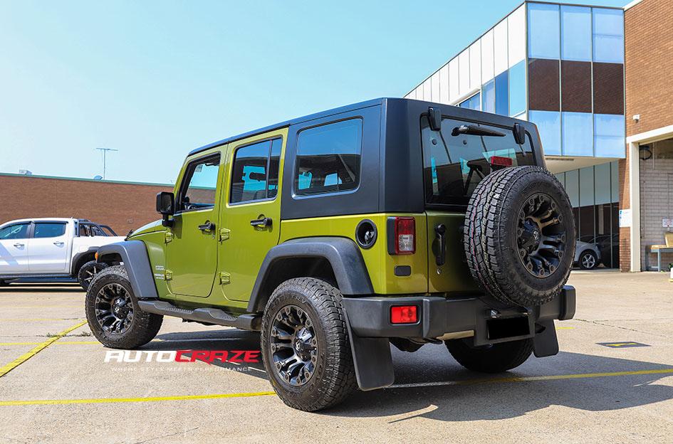 JEEP-WRANGLER-VAPOR-BLACK-MACHINED-WITH-DARK-TINT