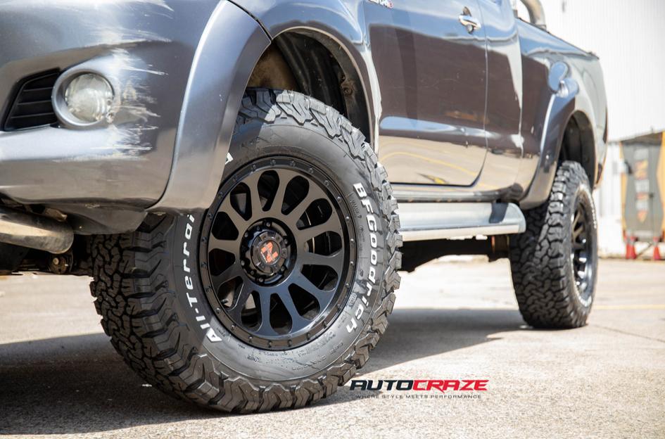 TOYOTA HILUX N70 4WD VICTIM MATTE BLACK