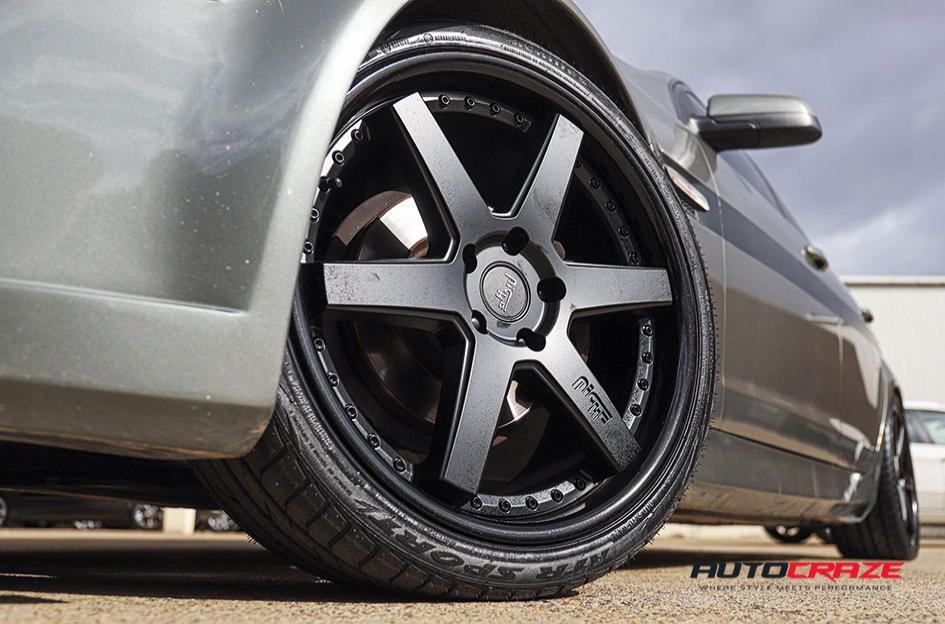 HOLDEN-COMMODORE-ALTAIR-MATTE-BLACK-WITH-GLOSS-BLACK-LIP