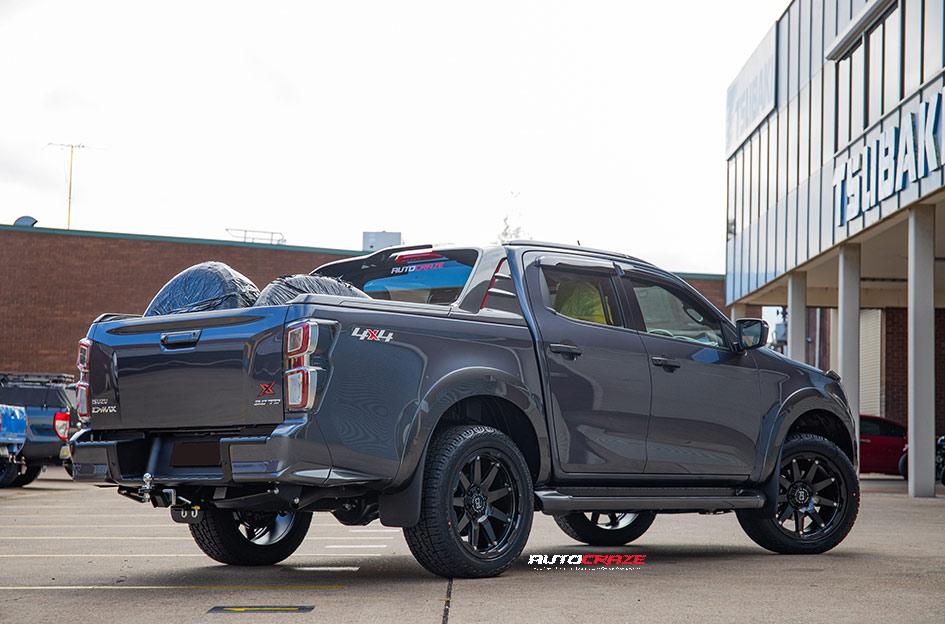 ISUZU DMAX OCEANO GLOSS BLACK