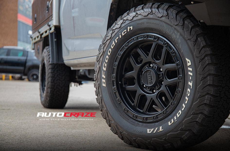 ISUZU DMAX KM544 MESA SATIN BLACK GLOSS BLACK LIP