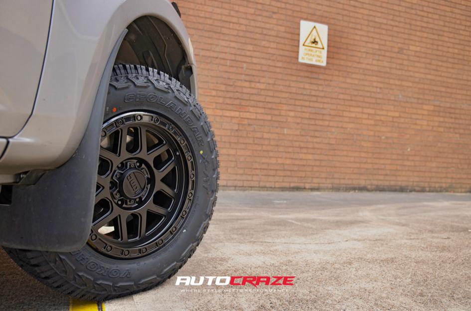ISUZU DMAX MESA KM544 SATIN BLACK GREY TINT
