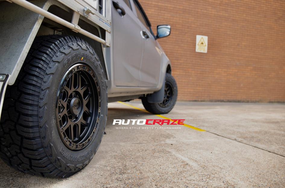 ISUZU DMAX MESA KM544 SATIN BLACK GREY TINT