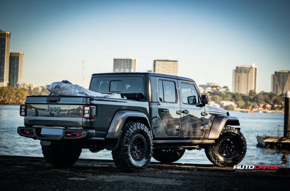 JEEP GLADIATOR COVERT MATTE BLACK