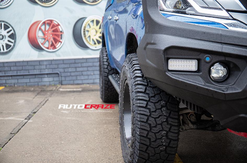 MITSUBISHI TRITON PODIUM SATIN BLACK 