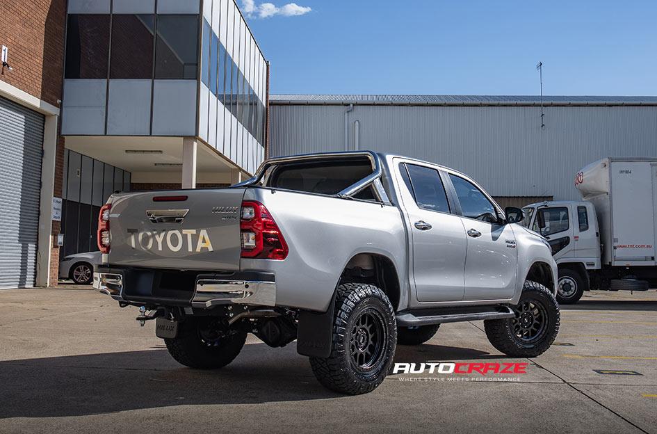 TOYOTA HILUX 4WD DETROIT MATTE BLACK