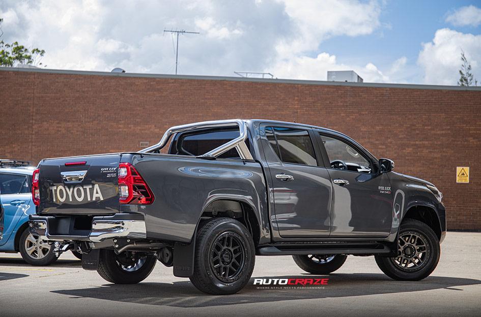 TOYOTA HILUX 4WD MESA KM544 SATIN BLACK GREY TINT