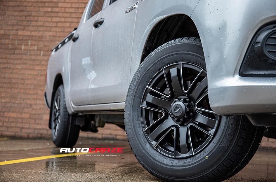 TOYOTA HILUX N80 4WD ROK SATIN BLACK PIPED