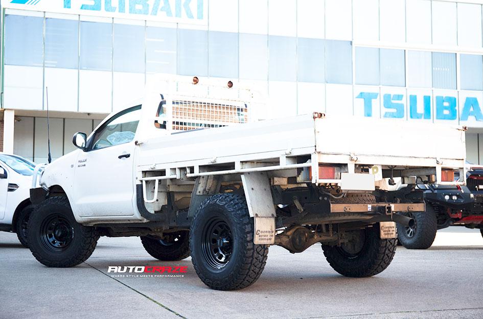 TOYOTA HILUX N70 4WD D HOLE BLACK