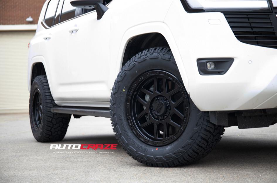 TOYOTA LANDCRUISER MESA SATIN BLACK W GLOSS BLACK LIP