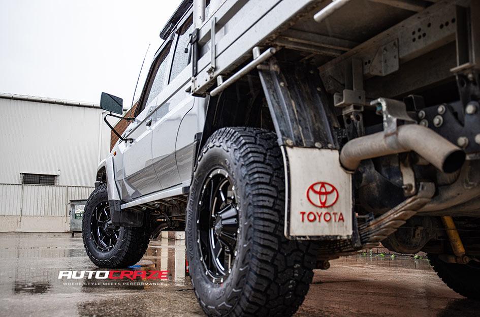 TOYOTA LANDCRUSIER MO962 SATIN GREY MILLED ACCENTS