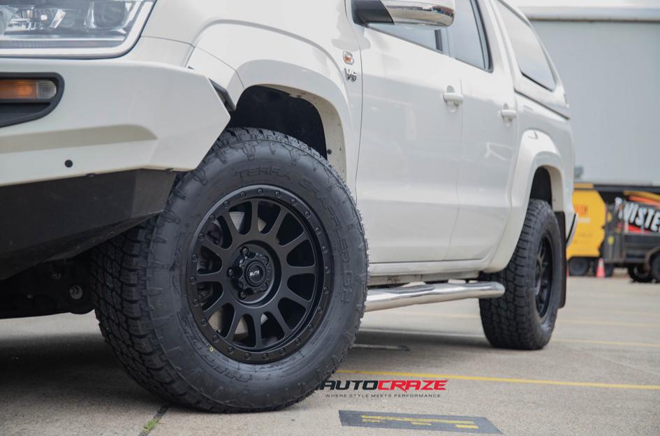 VOLKSWAGEN-AMAROK-OFF-ROAD-PODIUM-STAIN-BLACK