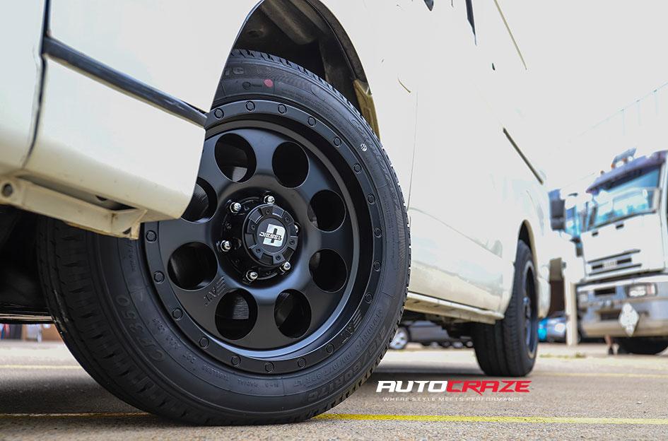TOYOTA-HIACE-DESERT-MATTE-BLACK