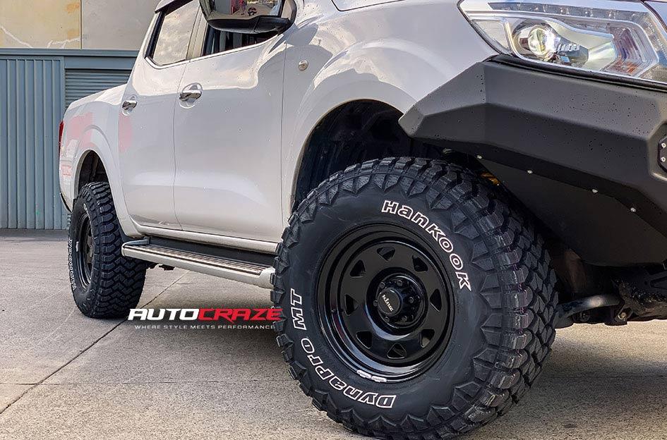 NISSAN-NAVARA-TERRA-SATIN-BLACK
