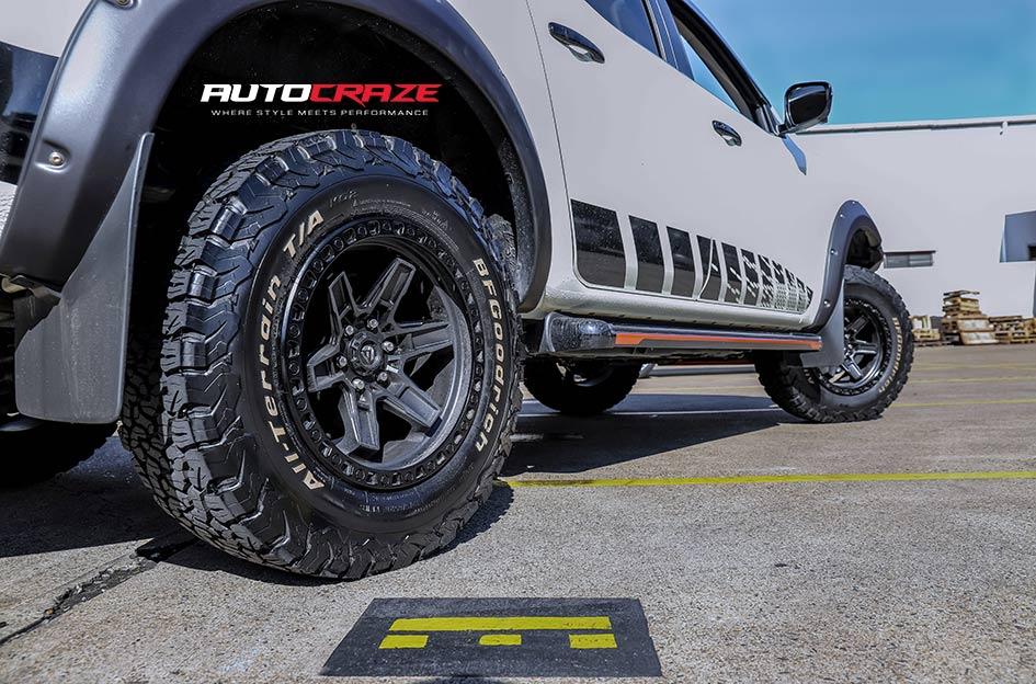 NISSAN NAVARA KICKER MATTE BLACK