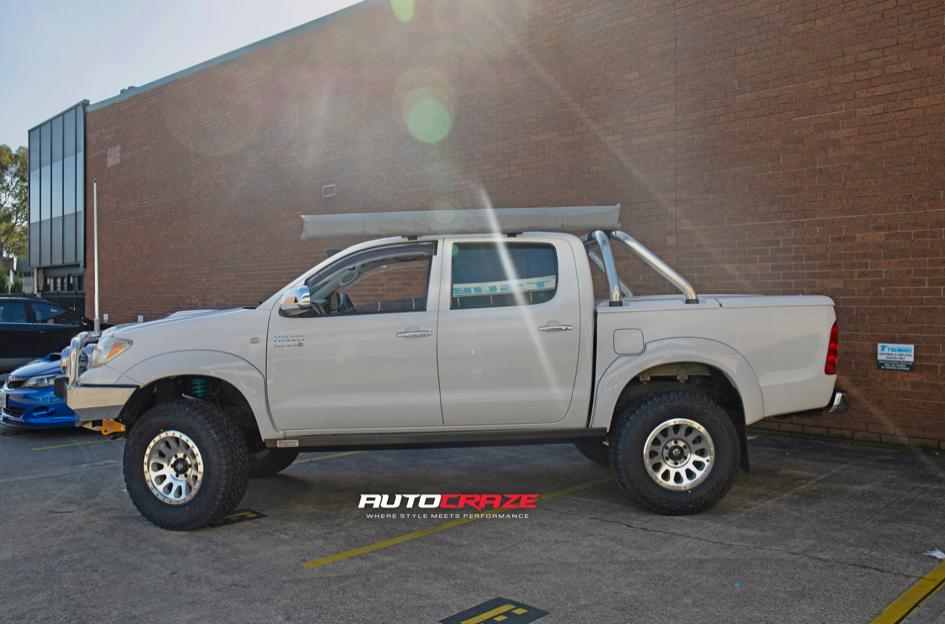 TOYOTA HILUX N70 4WD VECTOR BLACK MACHINED