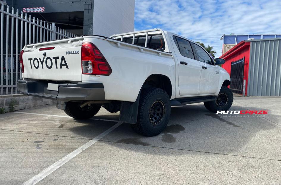 TOYOTA HILUX N80 4WD D LOCKER BLACK