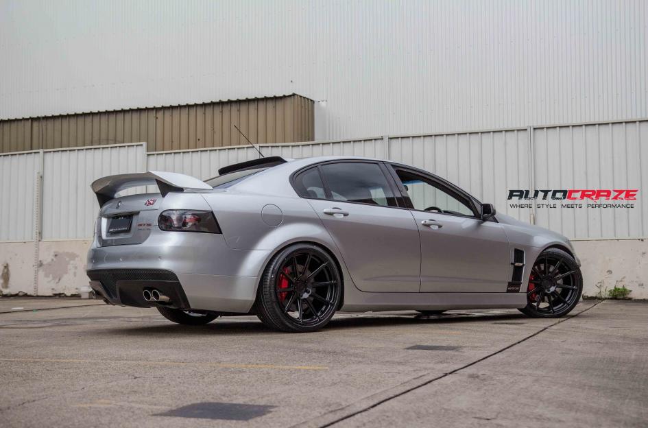 HOLDEN-COMMODORE-SF04-MATTE-BLACK-2