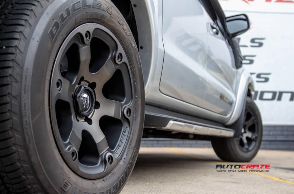 FORD RANGER BEAST BLACK MACHINED WITH DARK TINT