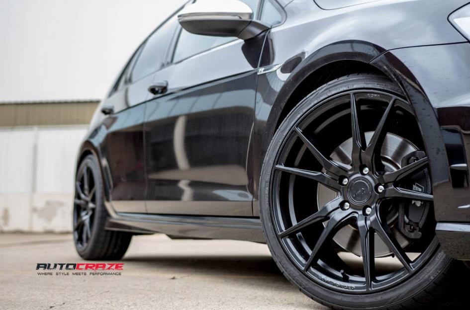 VOLKSWAGEN GOLF SF06 SATIN BLACK