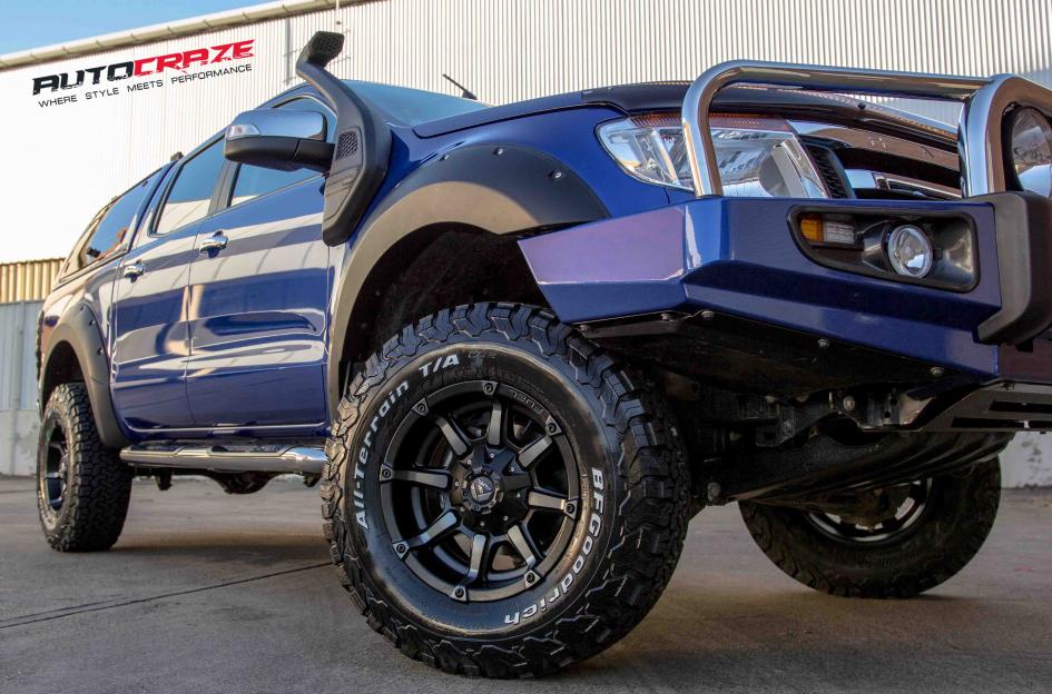 FORD RANGER COUPLER BLACK MACHINED WITH DARK TINT