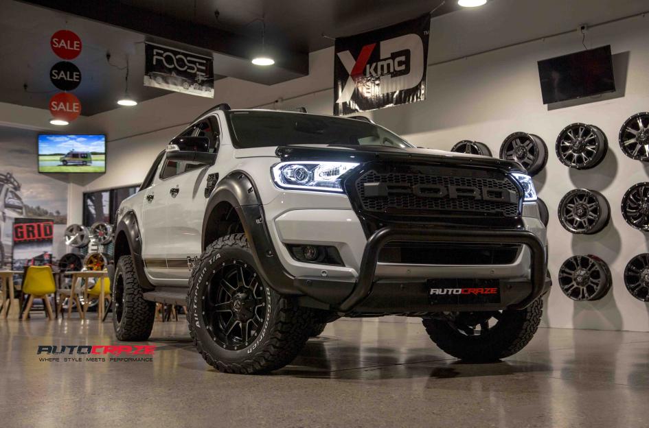 FORD RANGER MAVERICK GLOSS BLACK MILLED ACCENTS 6