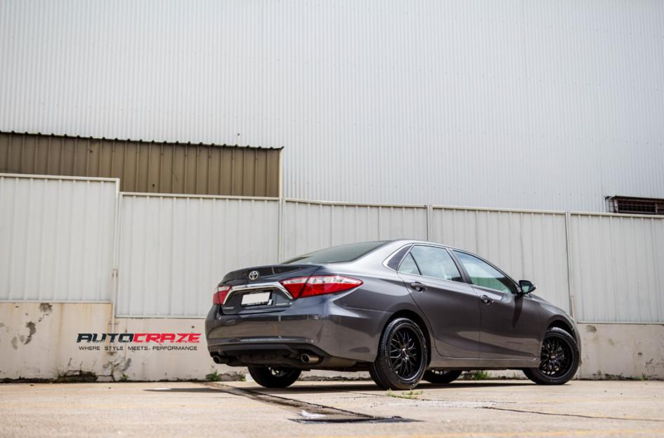 TOYOTA-CAMRY-CHEETAH-SPORTS-BLACK-SUEDE