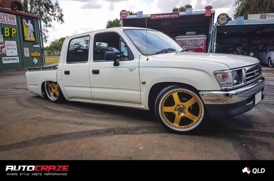 TOYOTA-HILUX-2WD-FR