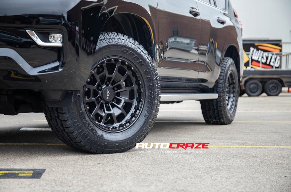 TOYOTA LANDCRUISER SUMMIT SATIN BLACK GREY TINT