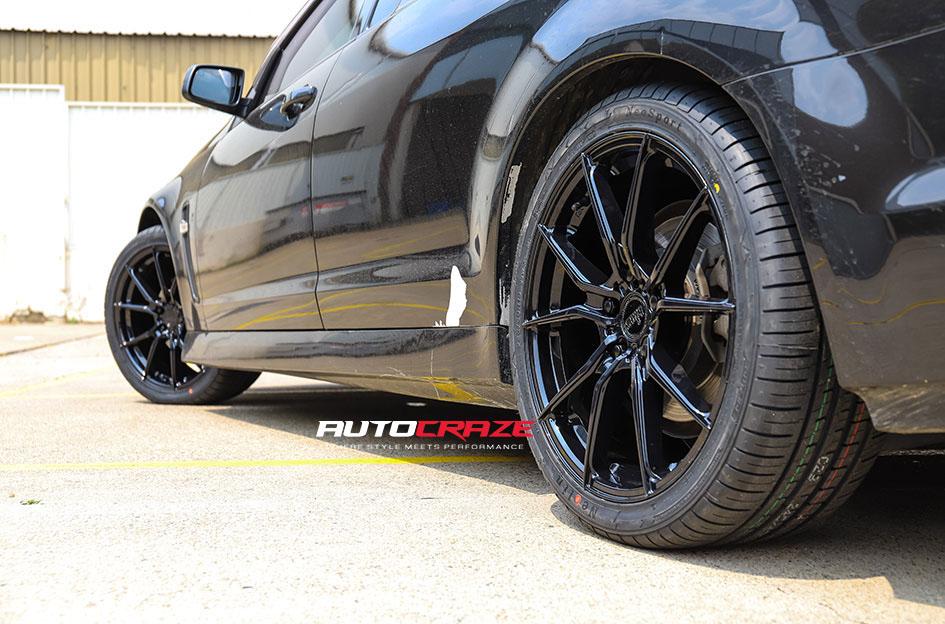 HOLDEN-COMMODORE-VENOM-GLOSS-BLACK