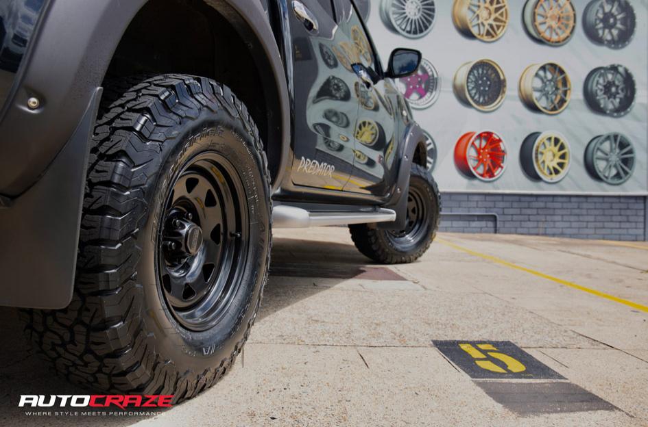 NISSAN-NAVARA-TERRA-SATIN-BLACK
