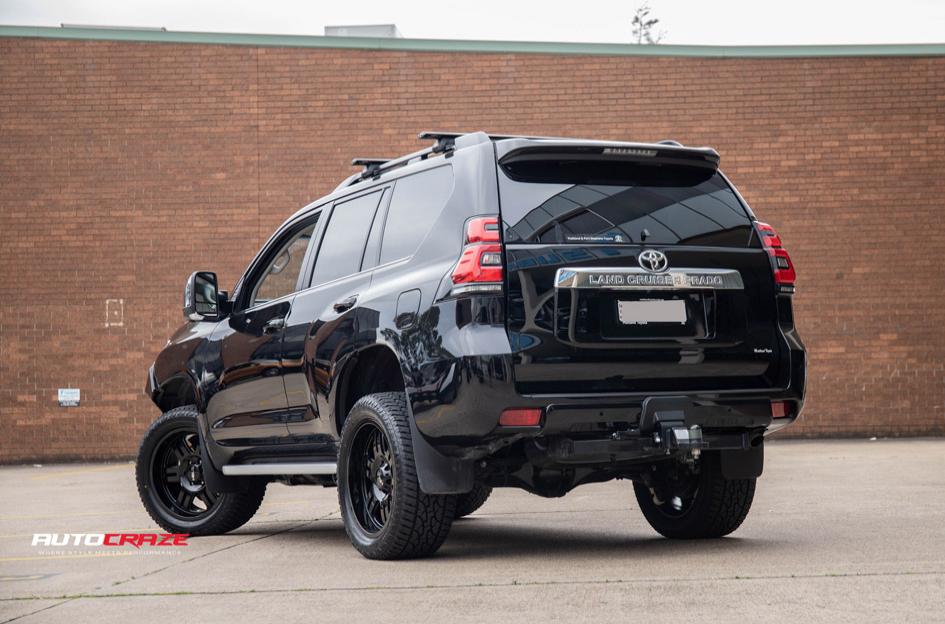 TOYOTA LANDCRUISER HE916 GLOSS BLACK