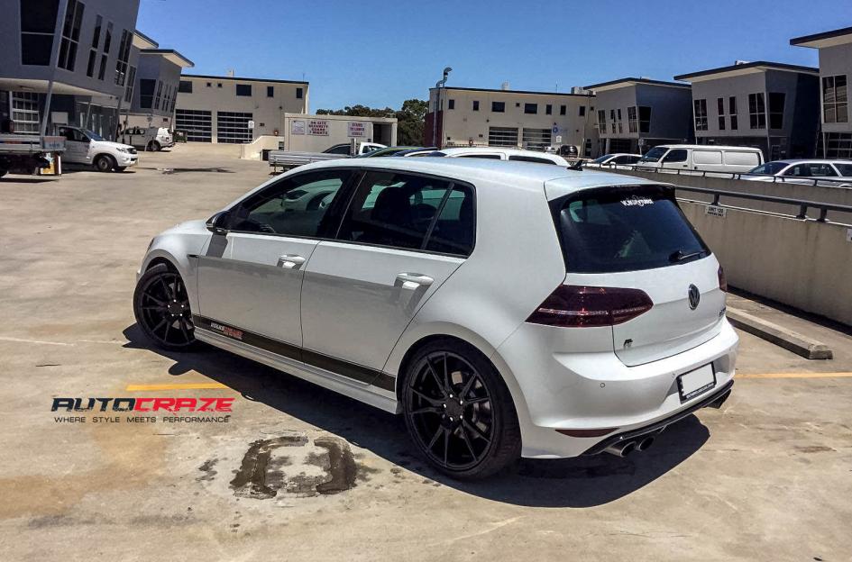 VOLKSWAGEN GOLF SF06 SATIN BLACK