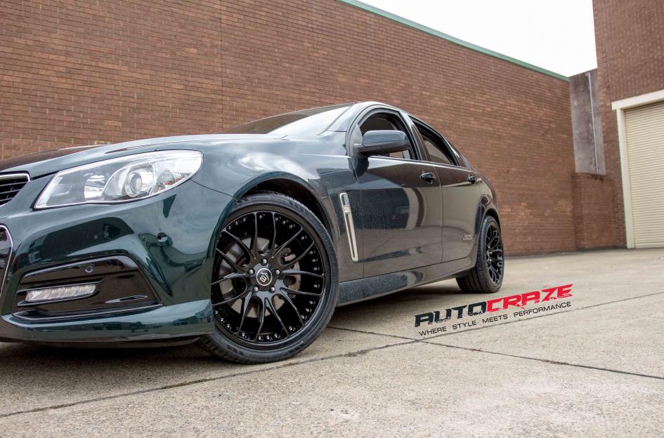 HOLDEN-COMMODORE-CONCEPT-GLOSS-BLACK