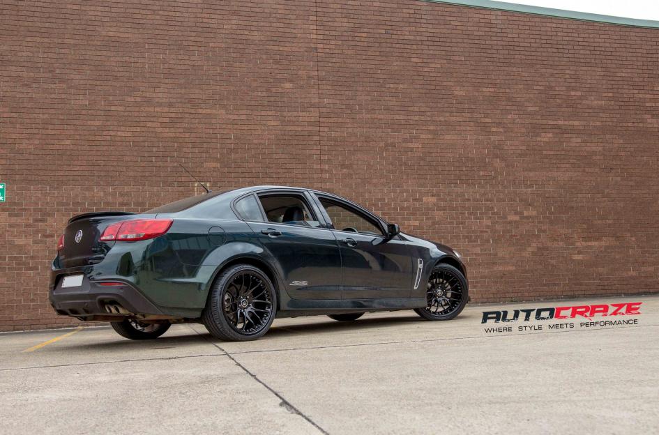 HOLDEN-COMMODORE-CONCEPT-GLOSS-BLACK