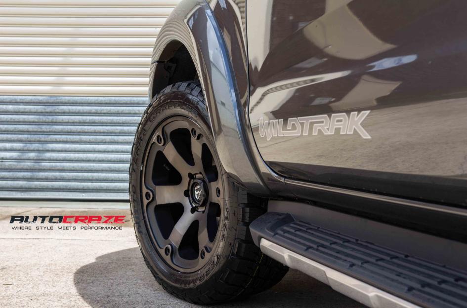 FORD RANGER BEAST BLACK MACHINED WITH DARK TINT