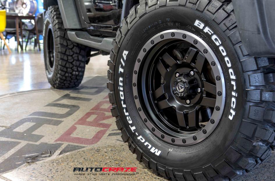 JEEP WRANGLER ANZA MATTE BLACK WITH ANTHRACITE RING