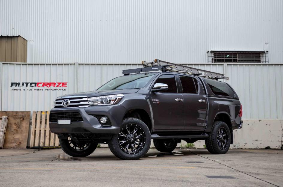 TOYOTA HILUX N80 4WD THROTTLE GLOSS BLACK MILLED ACCENTS