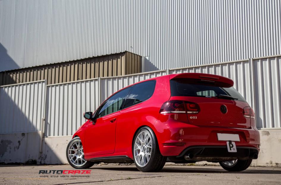 VOLKSWAGEN GOLF CH R BRILLIANT SILVER WITH STAINLESS STEEL RIM PROTECTOR