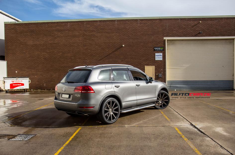 VOLKSWAGEN TOUAREG SHOT CALLA BLACK AND MACHINED WITH DARK TINT